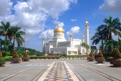مسجد سلطان عمرعلي سيف‌‌الدين بروئني مالزي