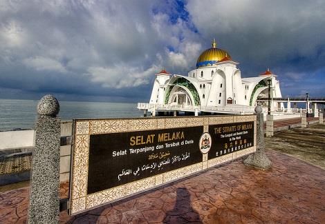 مسجد «تنگه مالاكا» مالزی