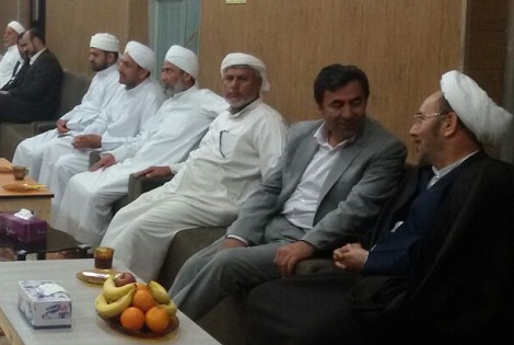 گزارش تصویری از دیدار حجت الاسلام علی یونسی (دستیار ویژه رییس‌جمهور در امور اقوام و اقلیت‌ها) با ائمه جمعه قشم در مدرسه کمالیه